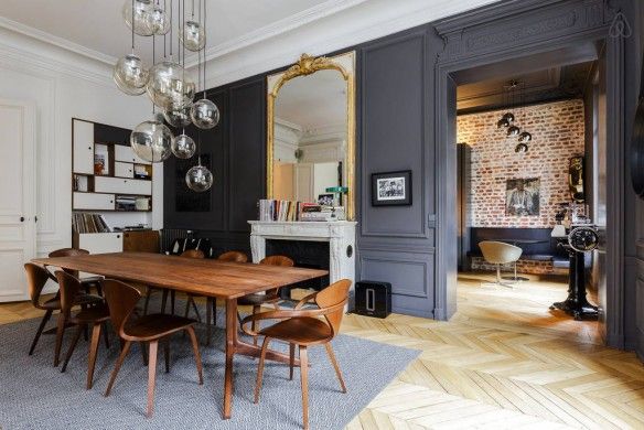 Moulures et Boiseries noires - Appartement haussmannien à Paris sur airbnb Moulures et Boiseries noires - Appartement haussmannien à Paris sur airbnb