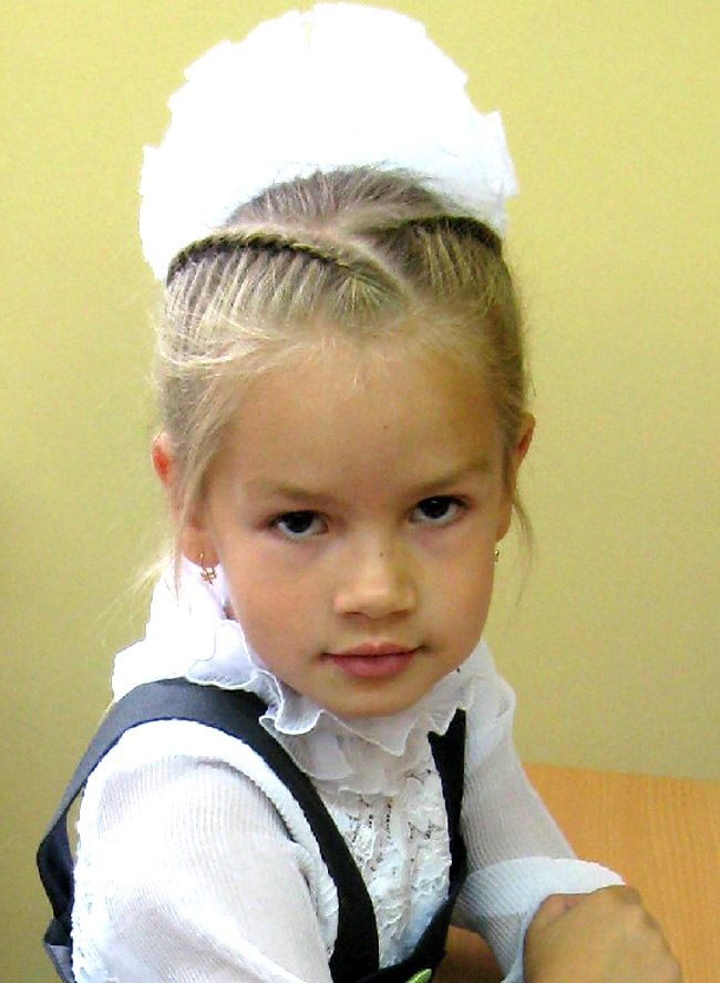 Причёски для девочек на 1 сентября 1 класс с бантами Причёски для девочек на 1 сентября 1 класс с бантами