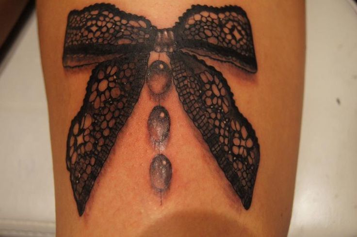 Schleife spitze tattoo