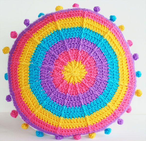 Carnivale Cushion: Crochet-Along Part 1 | My Poppet Makes | Crochet pillow pattern, Crochet cushion cover, Crochet rug