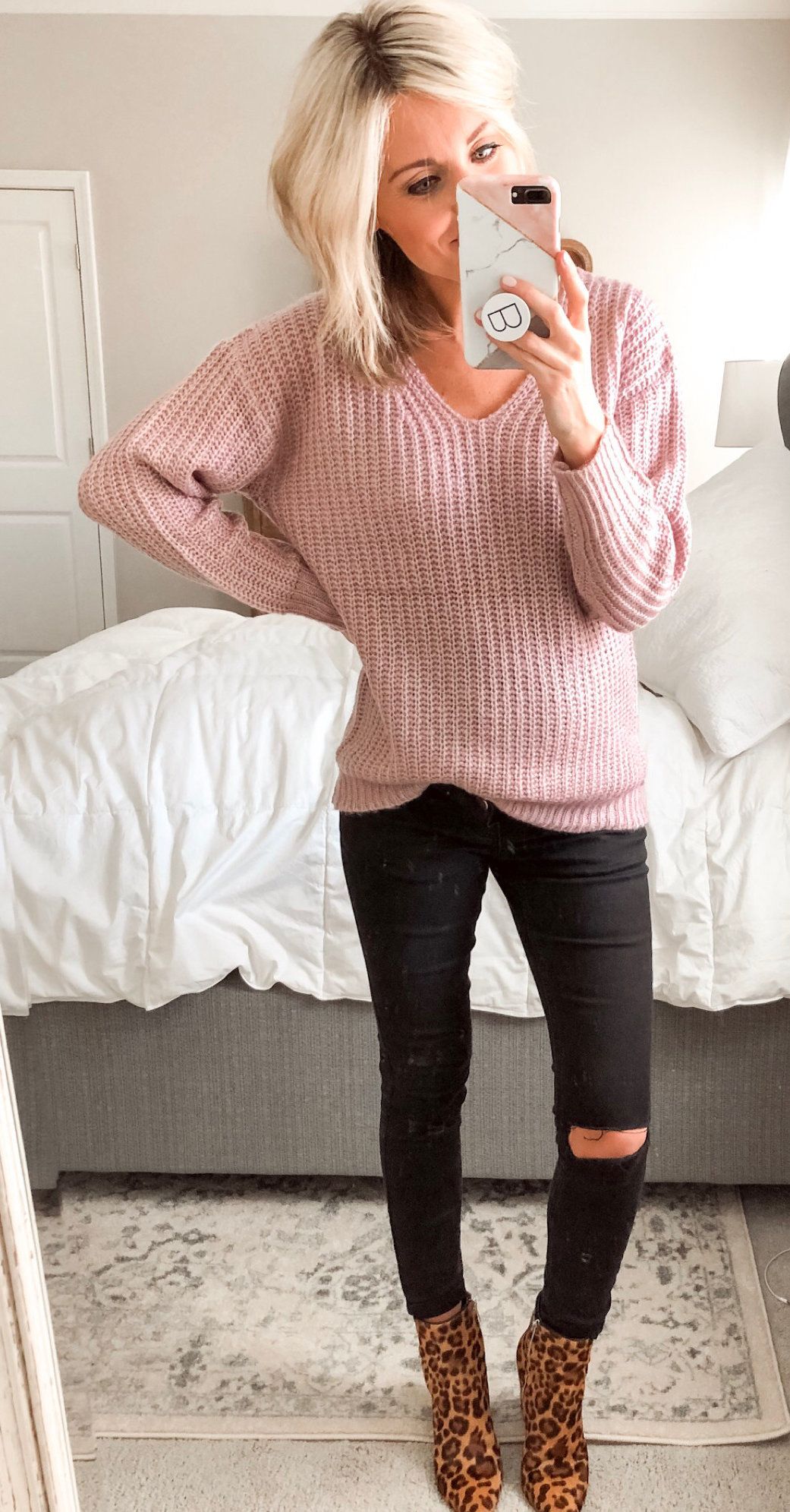 pink knit V-neck long-sleeved shirt pink knit V-neck long-sleeved shirt