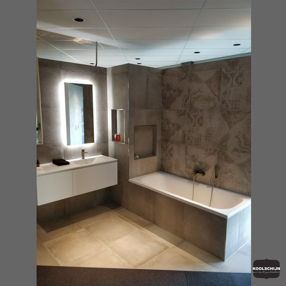 Bad mat wit met rvs kraan | Badkamer betonlook, Bad, Wit