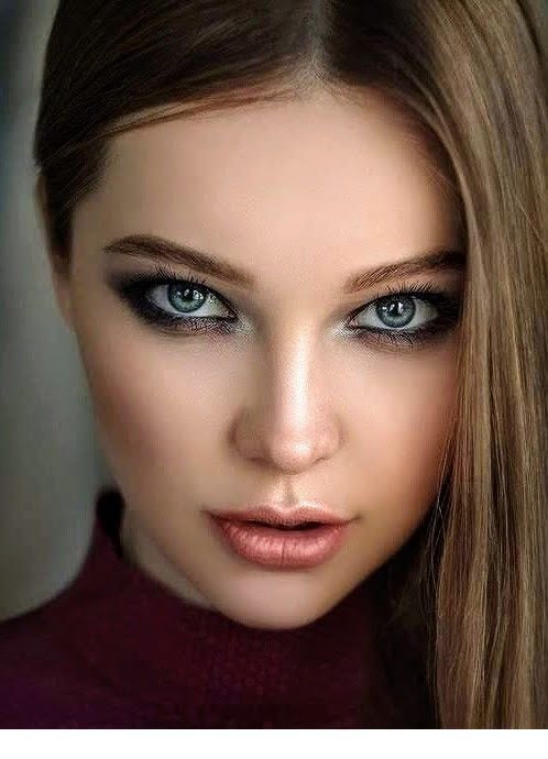 Smokey eye, lipstick Smokey eye, lipstick