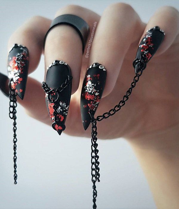 One of the newer trends is jewelry for nails, like these laces.