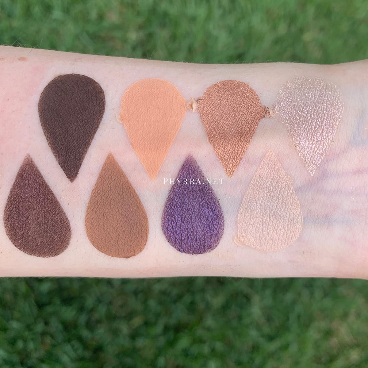 Urban Decay On the Run Bailout Mini Palette Review swatched on Fair Skin Urban Decay On the Run Bailout Mini Palette Review swatched on Fair Skin