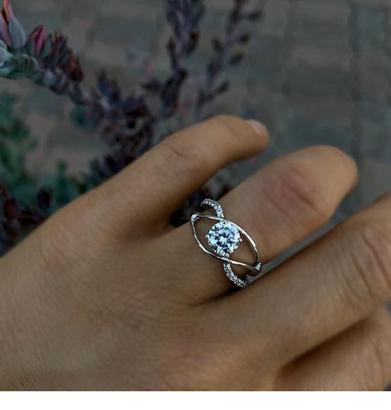 Awesome silver ring with diamond