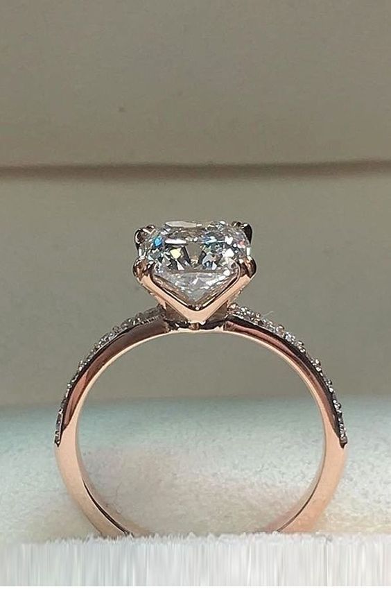 Glam rose gold engagement ring with diamond Glam rose gold engagement ring with diamond