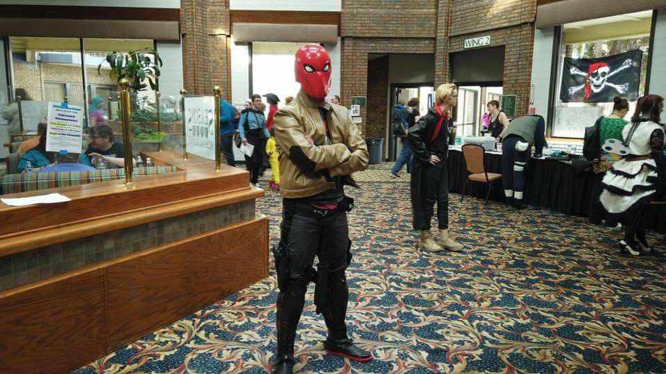 A Picture That Was Taken Of Me During My Interview For The Radcon Facebook Page At Radcon In 2019 Radcon Jasontodd Sci Fi Comics Comic Books Red Lion Hotel [ 540 x 960 Pixel ]