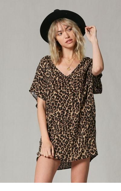 Nice leo dress and a hat