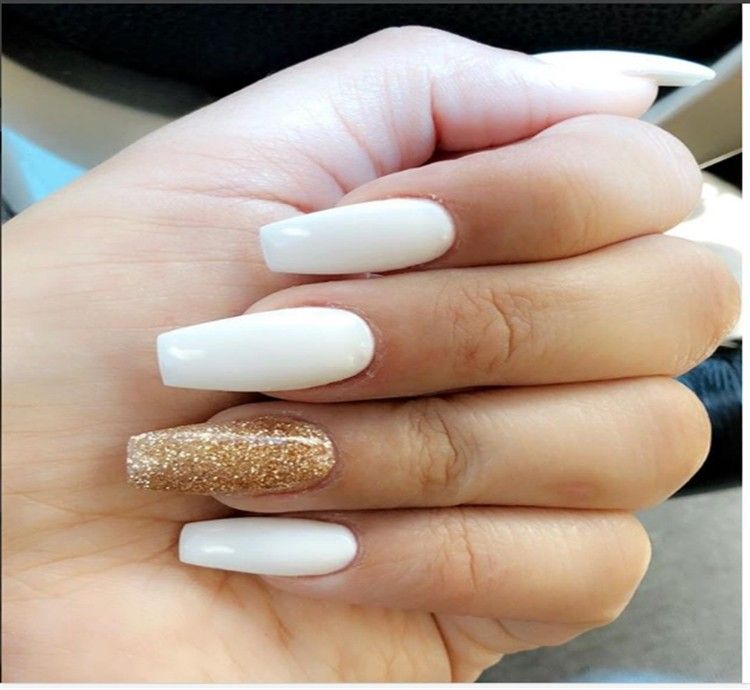30+ Elegant White and gold Nail Art Designs trends nails – Fashonails