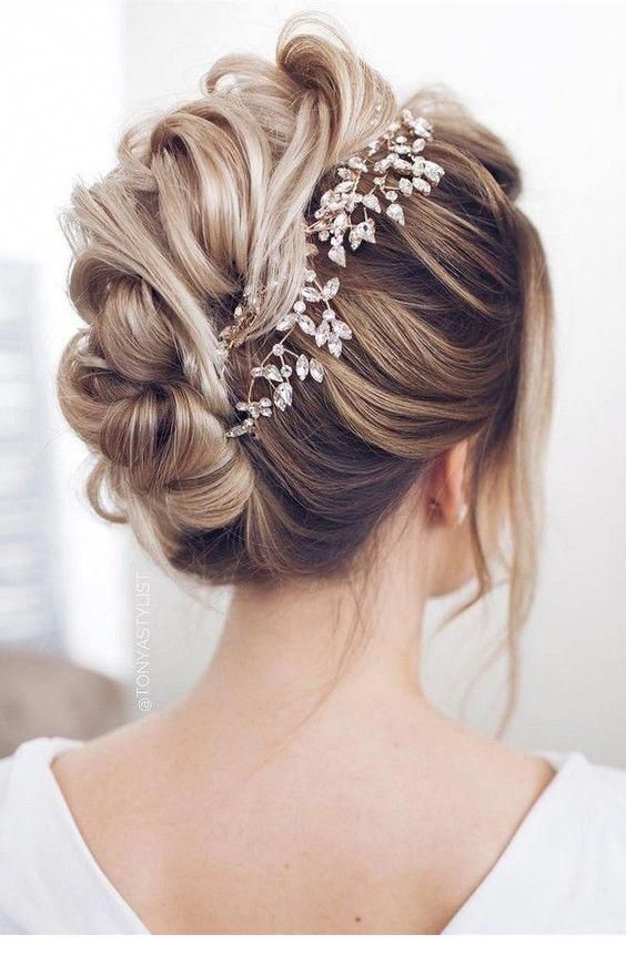 Sweet hair for a bride, I want this hair for my wedding
