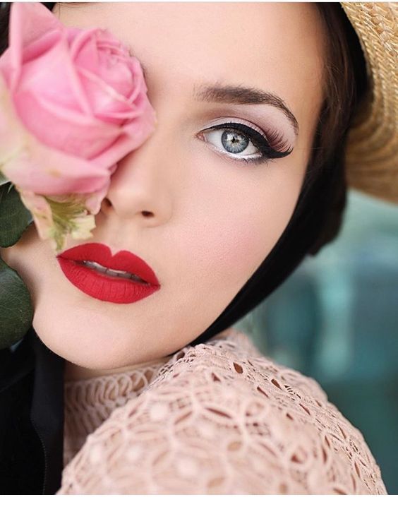 Cute retro makeup with red lips Cute retro makeup with red lips