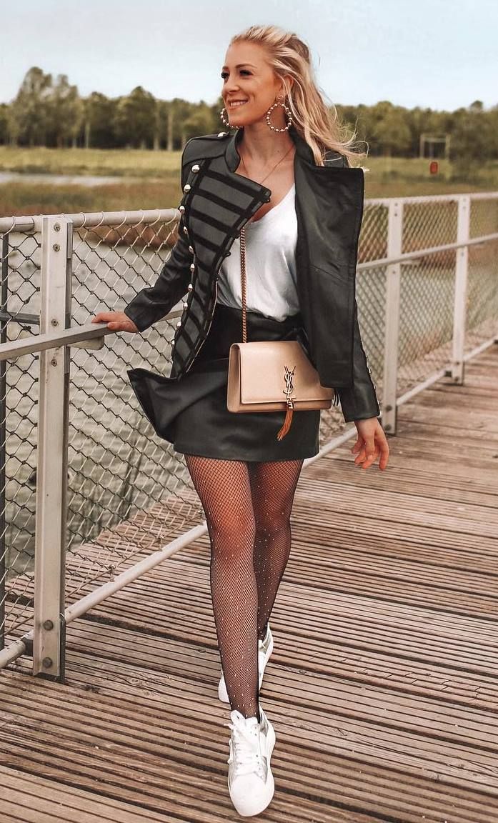 how to wear a leather skirt : white top + crossbody bag + sneakers how to wear a leather skirt : white top + crossbody bag + sneakers