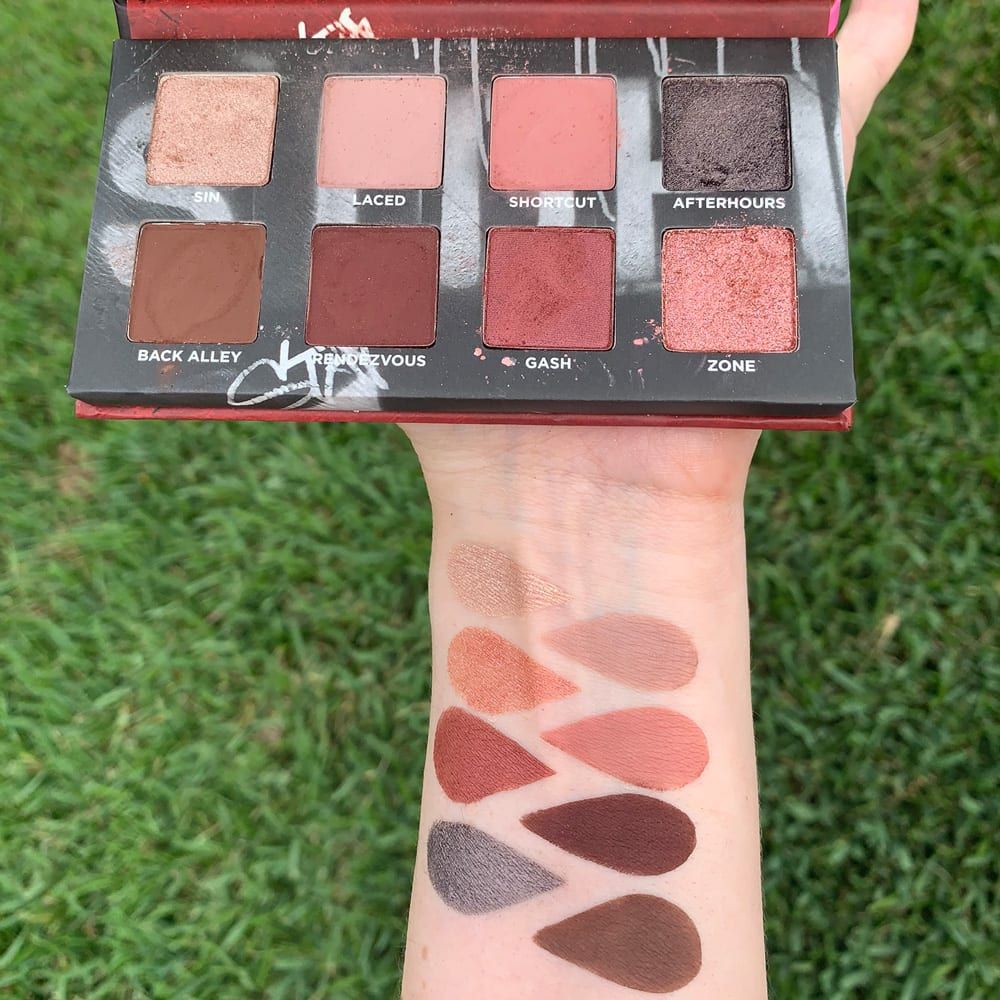 Urban Decay On the Run Shortcut Mini Palette Review swatched on Light Skin Urban Decay On the Run Shortcut Mini Palette Review swatched on Light Skin