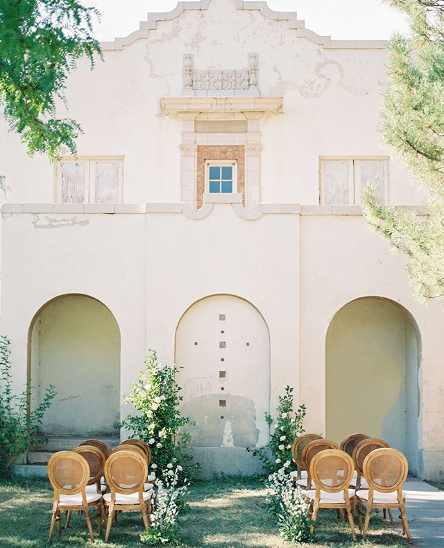 We have officially hit the wedding dream jackpot with this UNREAL setting in Salt Lake City. This location is begging to be a wedding venue don’t you agree? Link in bio! photo @dianesoterophoto florals @sweetgracefloral calligraphy @dominiquealba_ hair makeup @janelleingram rings @wilsondiamonds rentals @diamond_rental_events cake @grapefruitandthyme shoes @bellabelleshoes dress @bridalcloset suit @perfectlysuited models @niyamodels #utahwedding #utahbride #utahflorist #slcphotographer #utahw We have officially hit the wedding dream jackpot with this UNREAL setting in Salt Lake City. This location is begging to be a wedding venue don’t you agree? Link in bio! photo @dianesoterophoto florals @sweetgracefloral calligraphy @dominiquealba_ hair makeup @janelleingram rings @wilsondiamonds rentals @diamond_rental_events cake @grapefruitandthyme shoes @bellabelleshoes dress @bridalcloset suit @perfectlysuited models @niyamodels #utahwedding #utahbride #utahflorist #slcphotographer #utahw