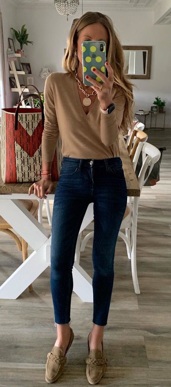 Brown Top + Skinny Jeans #spring #outfits