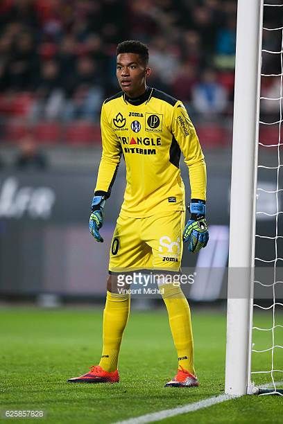Jovens Promessas - FIFA 23 - Nome: Alban Lafont Idade: 18 anos Data de Nascimento: 23 de Janeiro de 1999 Posição: Goleiro Altura: 1. 93 cm Perna Boa: Direita Clube: Toulouse FC (