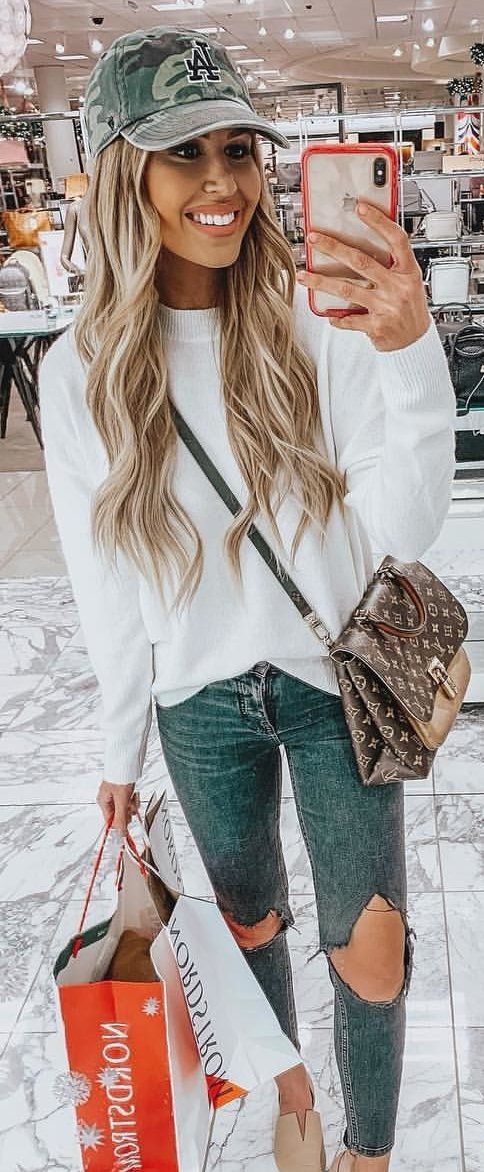 white crew-neck sweatshirt