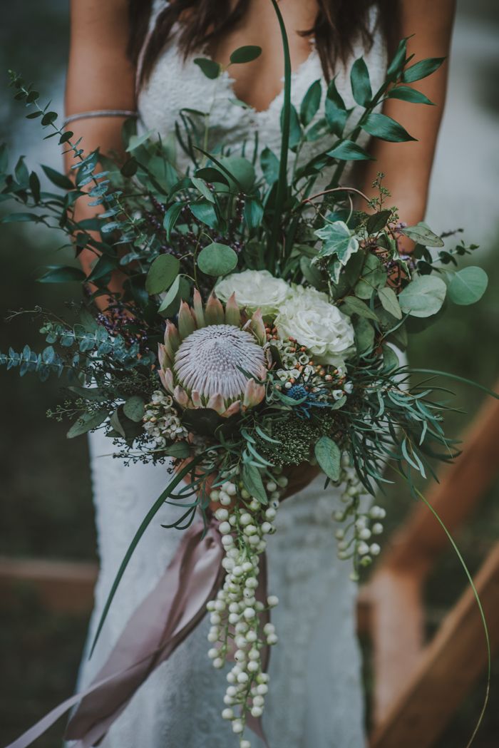 Earthy + boho-inspired bridal bouquet | Image by Oak + Pearl Photo Earthy + boho-inspired bridal bouquet | Image by Oak + Pearl Photo