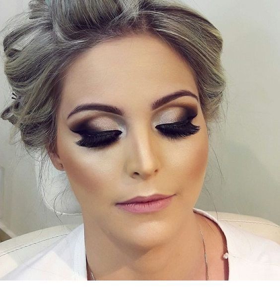 Silver ash hair tone, makeup Silver ash hair tone, makeup