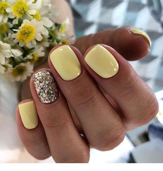 Light yellow nails with glitter