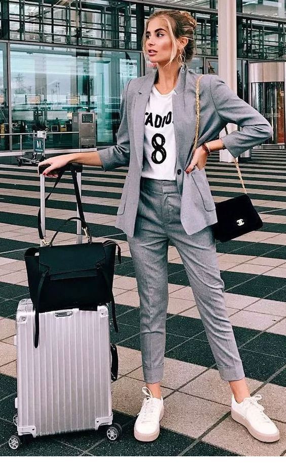 Nice grey outfit for travel