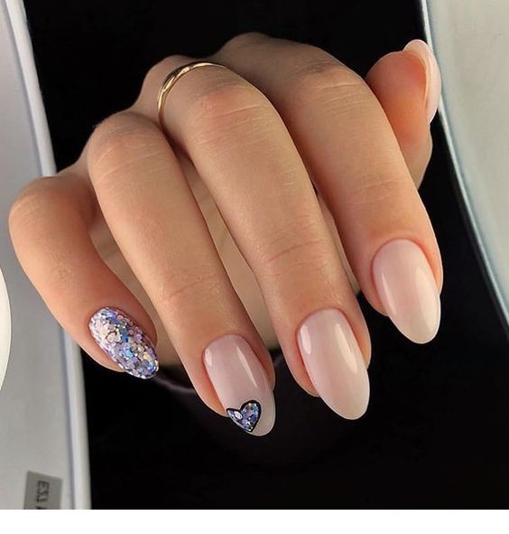 Nice colorful glitter on nails