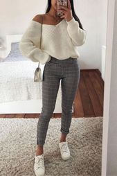 30+ Casual Spring Outfit Ideas for Women 2019 #outfits This outfit is a great ch...