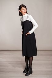 SinWeaver alternative fashion Kurzes Kleid Knielang Weit Schwarz Träger Weiß Stickerei Schrift