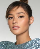 Anthea Bueno on Instagram: “Turquoise winged liner for #benchternocon2020 on the beautiful @lizasoberano 💙💙💙 Hair @rjdelacruz #MakeupbyAntheaBueno #LizaSoberano”