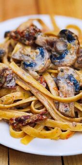 Recette de pâtes | Pâtes Aux Tomates Et Aux Champignons Dans Une Sauce À L...