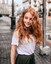 Pose. Gesicht. Haar. Weiblich. Kleider. Referenz. ... - #cash #Gesicht #Haar #Kleider #Pose