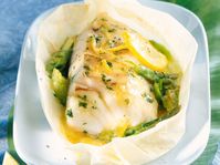 Recette Cabillaud vapeur à la sauce citronnée. Ingrédients (1 personnes) : 4 filets de cabillaud, 1 citron, 3 cuil. à soupe d’huile d’olive... - Découvrez toutes nos idées de repas et recettes sur Cuisine Actuelle