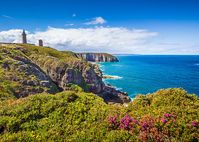 Bretagne: het Franse schiereiland met een 1200 kilometer lange kustlijn, pittoreske havenplaatsen, ruige landschappen en historische stadjes met talloze bezienswaardigheden. De streek is bovendien bekend om zijn heerlijke culinaire specialiteiten.