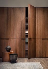 #canaletto #essential #quincoces #framework #seryasse #vertical #painted #further #tactile #handles #project #defined #offset #walnut #bronzeSERYASSE by David Lopez Quincoces | A project defined by the solid Canaletto walnut of the doors. Highly tactile, the door has been further offset by the vertical framework and the essential, bronze painted metal door handles.