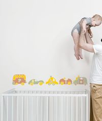 ¿A tus hijos les encantan los coches? Ahora podrán tener el suyo propio. Una decoración original para su pared y con su propio nombre. El regalo perfecto para bebés y niños,