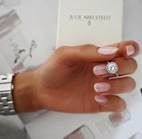 Round diamond engagement ring #weddingrings #weddingbands #weddingphotos