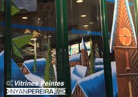Voici une peinture sur vitrine pour annoncer l'arrivé de l'hiver, Noël, sa magie, ses couleurs et ses nuances. Vitrintepeinte.com