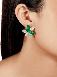 Pair of Emerald and Diamond Pendent Earrings | 16.63 及 15.03 克拉「哥倫比亞」祖母綠 配 鑽石 耳墜一對 | Magnificent Jewels: Part I | | Sotheby's