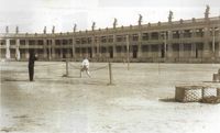 EL DEPORTE EN LOS AÑOS DE SANGCHILI: También en la exposición regional de 1909, en su pista central, tuvieron lugar distintas competiciones de tiro de pichón a brazo.