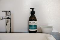 Gel lavant bio 2 en 1 à l'huile de graines de Pin Maritime Soin pour le corps et les cheveux. (250 ml)