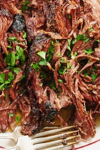 An Internet darling of a recipe, a favorite of mom bloggers and Pinterest, Mississippi Roast is traditionally made by placing a chuck roast in a slow cooker and simmering it beneath a stick of butter, a package of ranch dressing mix, another of “au jus” gravy mix and a handful of pepperoncini And you can certainly cook it that way The raves are justified
