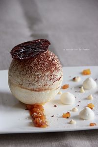 spheres022 Sphère de meringue au miel, mousse nougat, coeur de pommes façon tatin