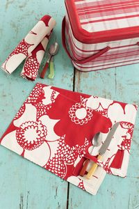 Enjoy a lovely outdoor meal on perfectly portable picnic-ready place mats — just slip your utensils right into the pocket. And don’t worry about losing your napkin on those breezy days, because there’s a handy spot for that, too! Learn how to make four picnic mats with just one yard of fabric from ONE YARD WONDERS by Patricia Hoskins and Rebecca Yaker. Photo by John Gruen. #OneYardWonders #Picnic #PicnicCrafts #EasySewingProjects