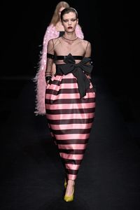 Valentino e sua "Club Couture" • Helena Mattos