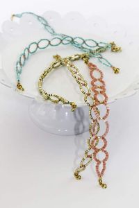 How to make DIY seed bead bracelets with small circles.