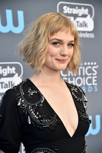 La mini frange sera-t-elle la nouvelle #coiffure #tendance - La #frange #courte d'#AllisonSudol