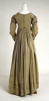 c.1818 dress with back button closure from the Met Museum