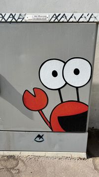 Sophie sur Instagram : Retomber en enfance avec @axcreart ! 🦀⭐️ Merci pour cette dose de bonne humeur ! 😀 Photos prises à Lyon et Marseille! 💯