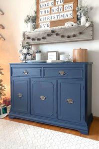 Love thrift store furniture upcycle projects? check out this bold painted furniture buffet flip for your entryway or living room. Flea market flips are great if you're decorating on a budget. #hometalk